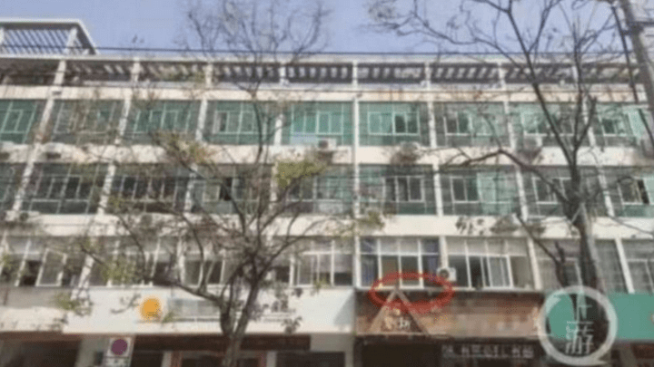 21岁女孩遭遇隐瞒婚史男友,被原配殴打拍视频后坠亡,责任在谁?