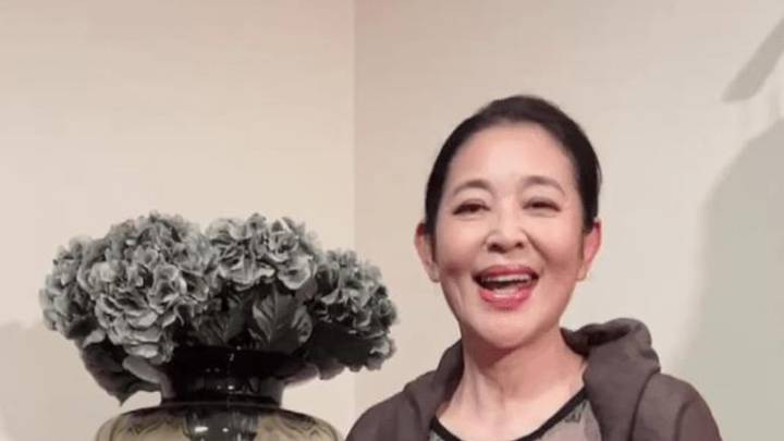 63岁倪萍现身模样大变,身材暴瘦成大小眼,你喜欢倪萍吗?