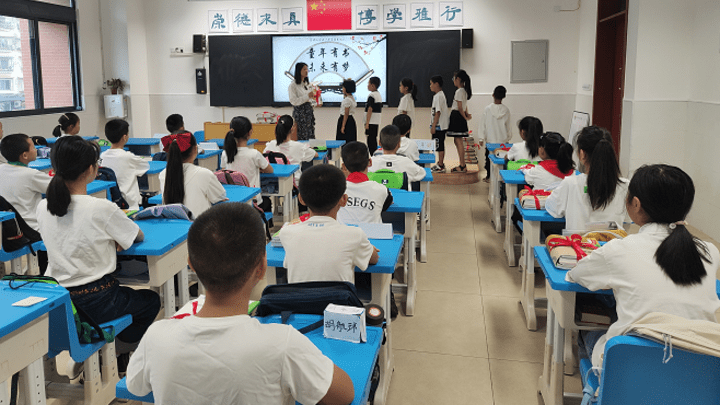 四川一学校在编教师全部外调,对此你怎么看?