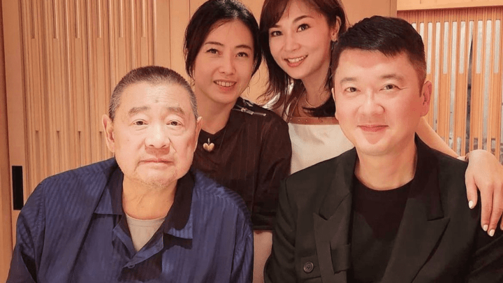 刘銮雄换肾后罕见参加聚会,甘比却嫩如少女,你喜欢吗?