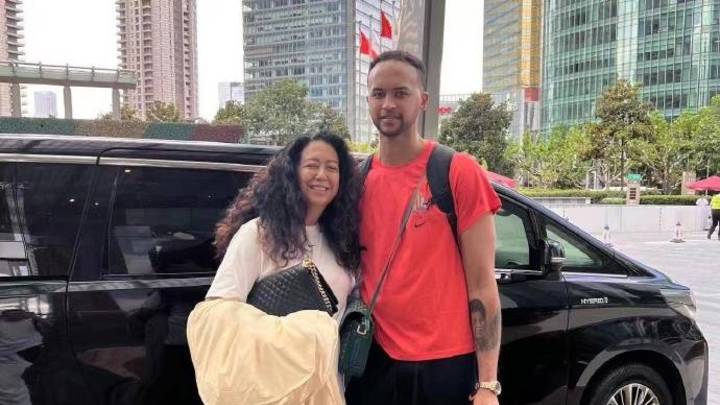 李凯尔晒身着中国队队服,你觉得这是最美好的时刻吗?