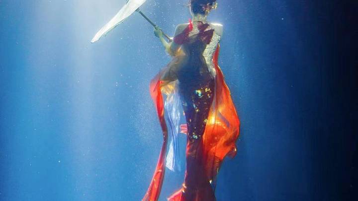 你喜欢水下舞者何灏浩吗?