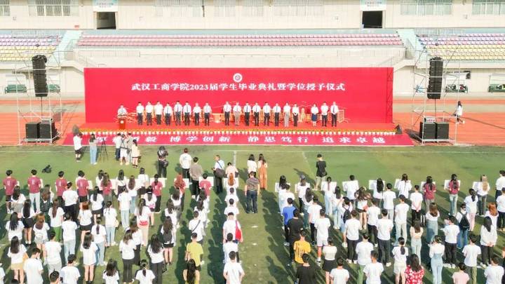 高校校长公布手机号后,收到2万多条同学们的短信,你怎么看?