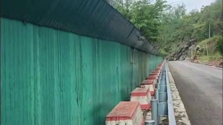 云南九龙瀑布群被曝公路边围栏挡景,你觉得有必要拆除吗?
