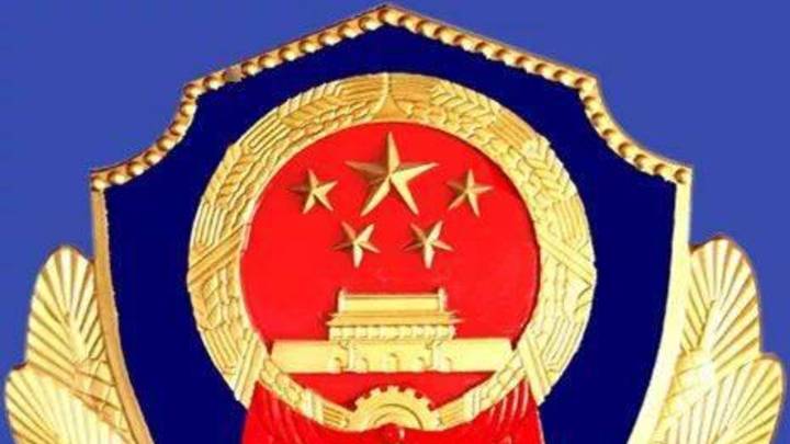 网曝山东一辅警执法时情绪失控辱骂市民,你怎么看?