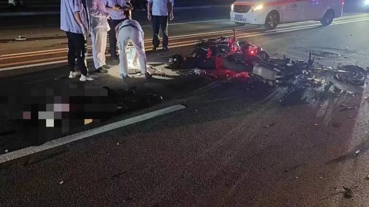 网传摩托车骑手飙车致2人身亡,你认为事故原因是什么?