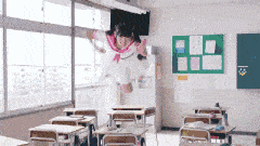 原创搞笑gif趣图,妹子想要见自己的男神,没有什么能够阻挡