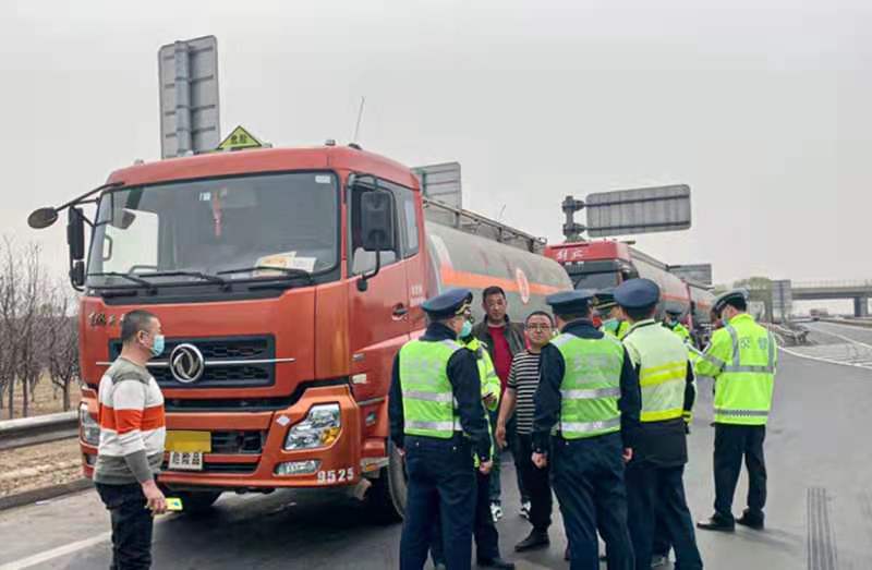 天津市交通运输综合行政执法总队对市内六区危化品运输企业和高速公路