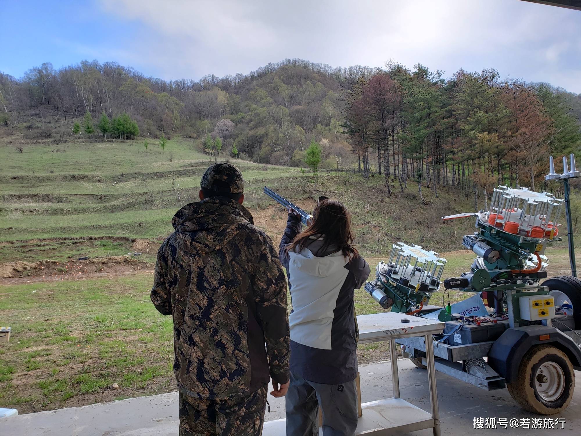 练习射击,安全注意事项讲解,熟悉装备,即使是练习,先不说是为了狩猎