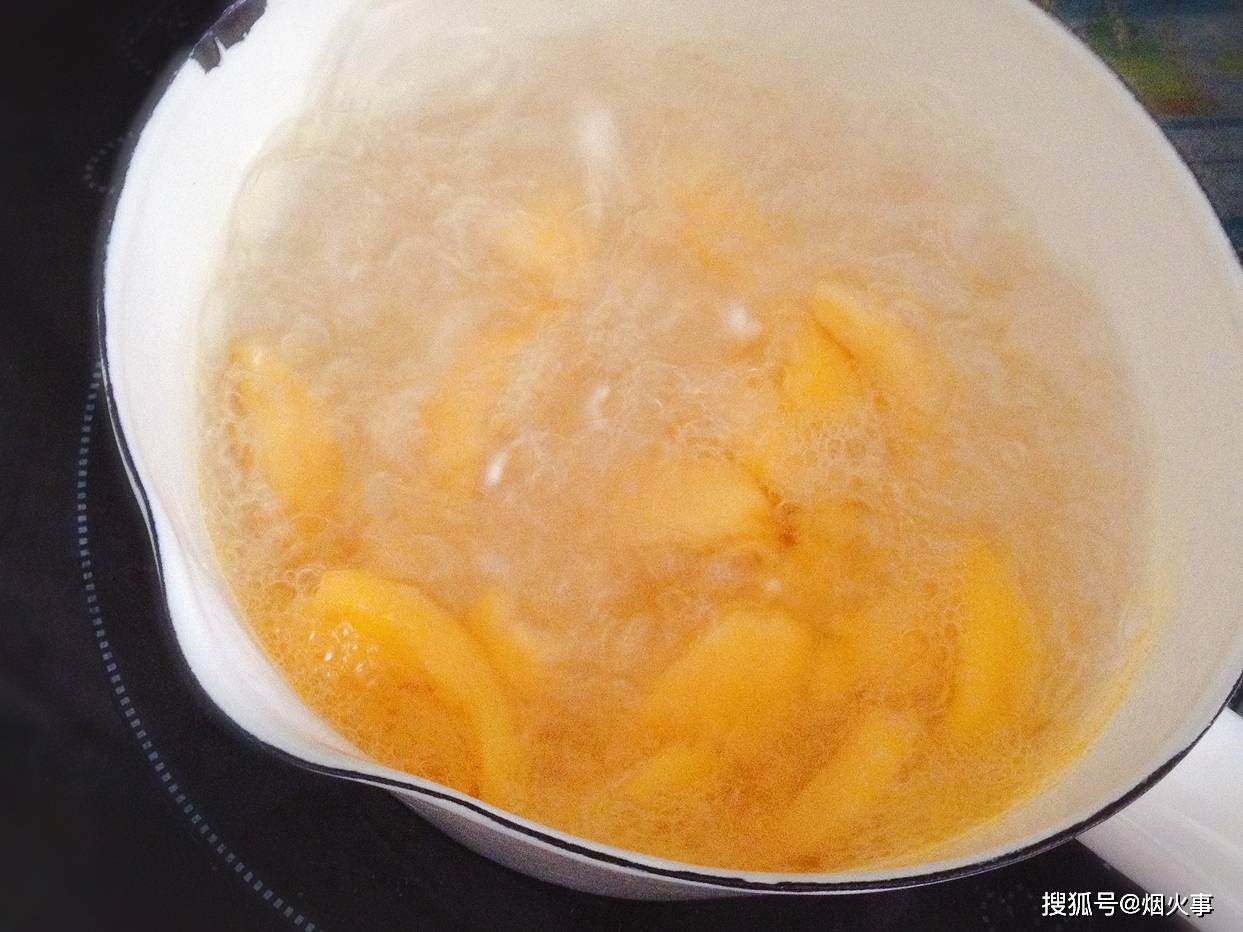 这种应季水果浑身是宝,炖成糖水特棒,润肺润喉,嗓子再也不干了_枇杷