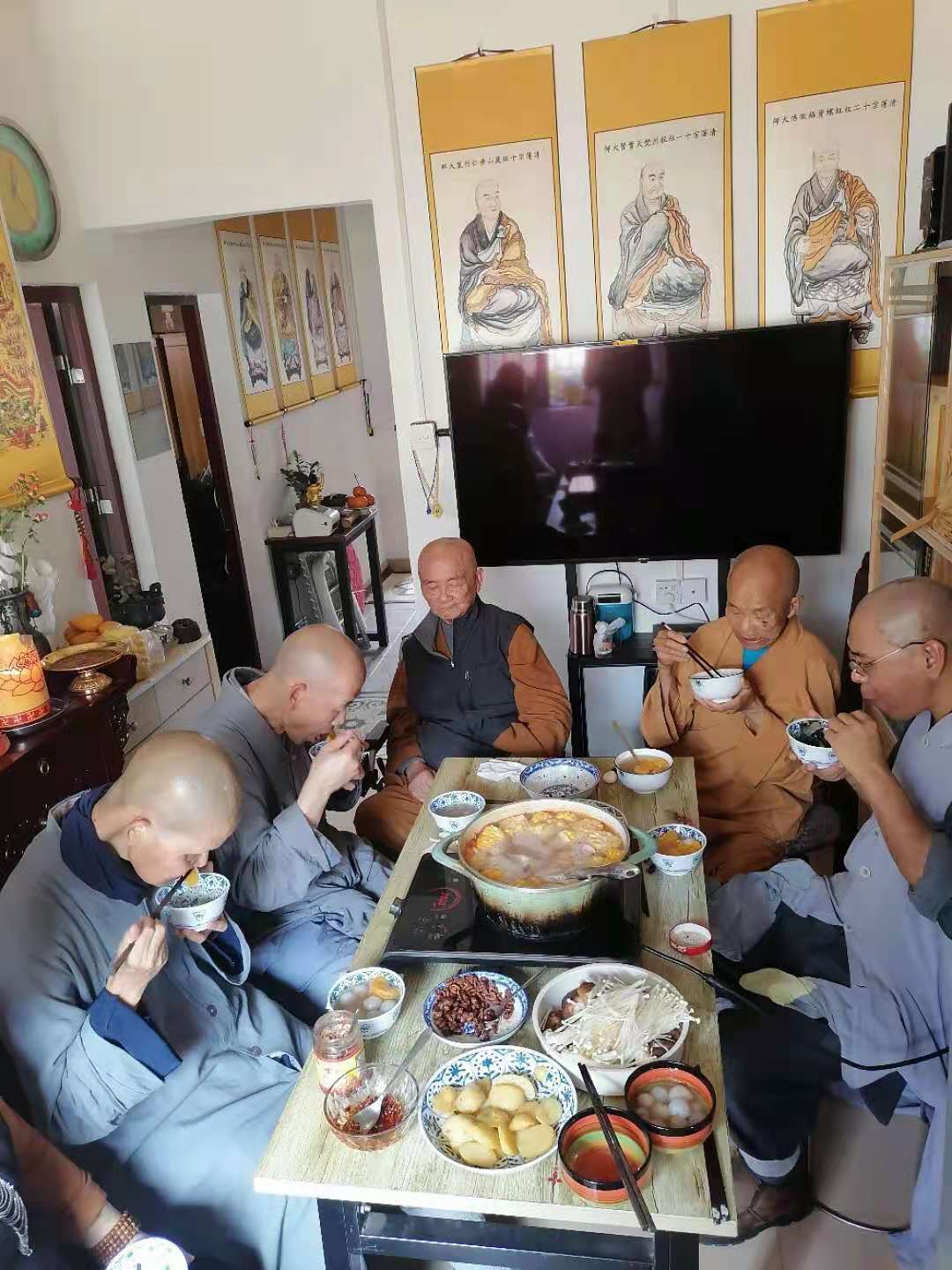 果孝法师和弟子们来深圳市拜访108岁惟林老和尚