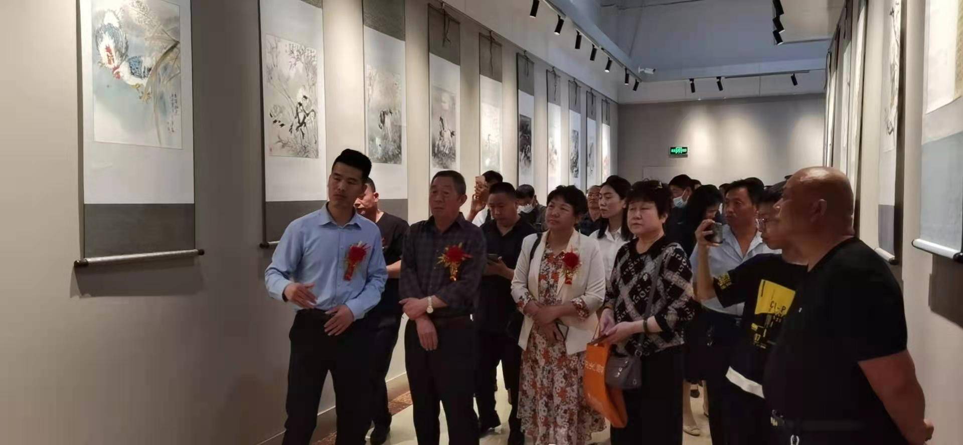 著名画家侯涛龙国画艺术回乡展在菏泽市博物馆开幕