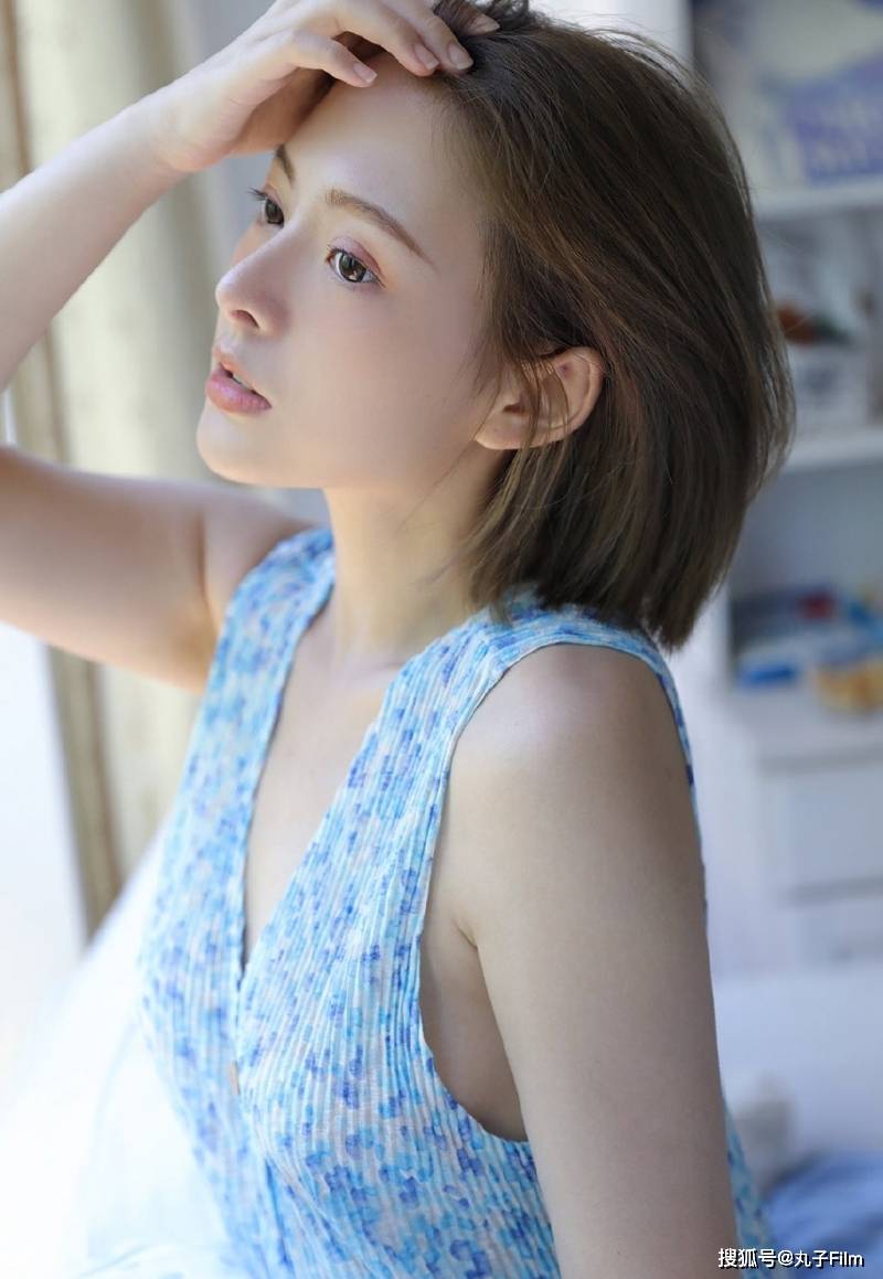 性感美女时尚写真:短发少女漂亮脸蛋呆萌可爱,清纯