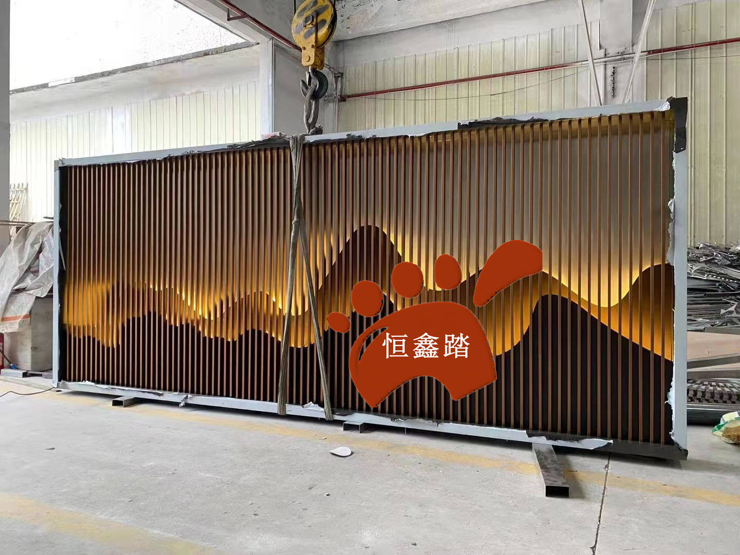 艺术发光不锈钢山形景墙 与山为邻