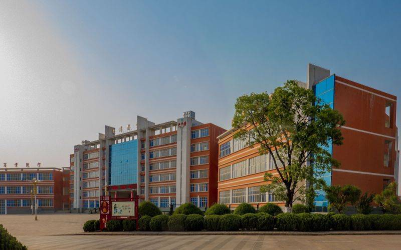 曲靖卫生学校地址专业学费录取分数线2022