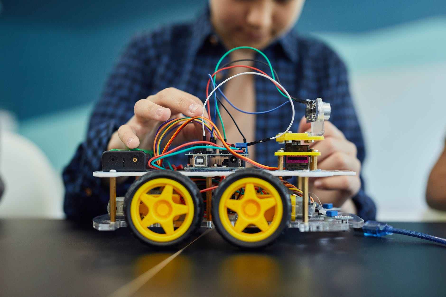 小孩学机器人编程学什么机器人编程小孩有必要学吗