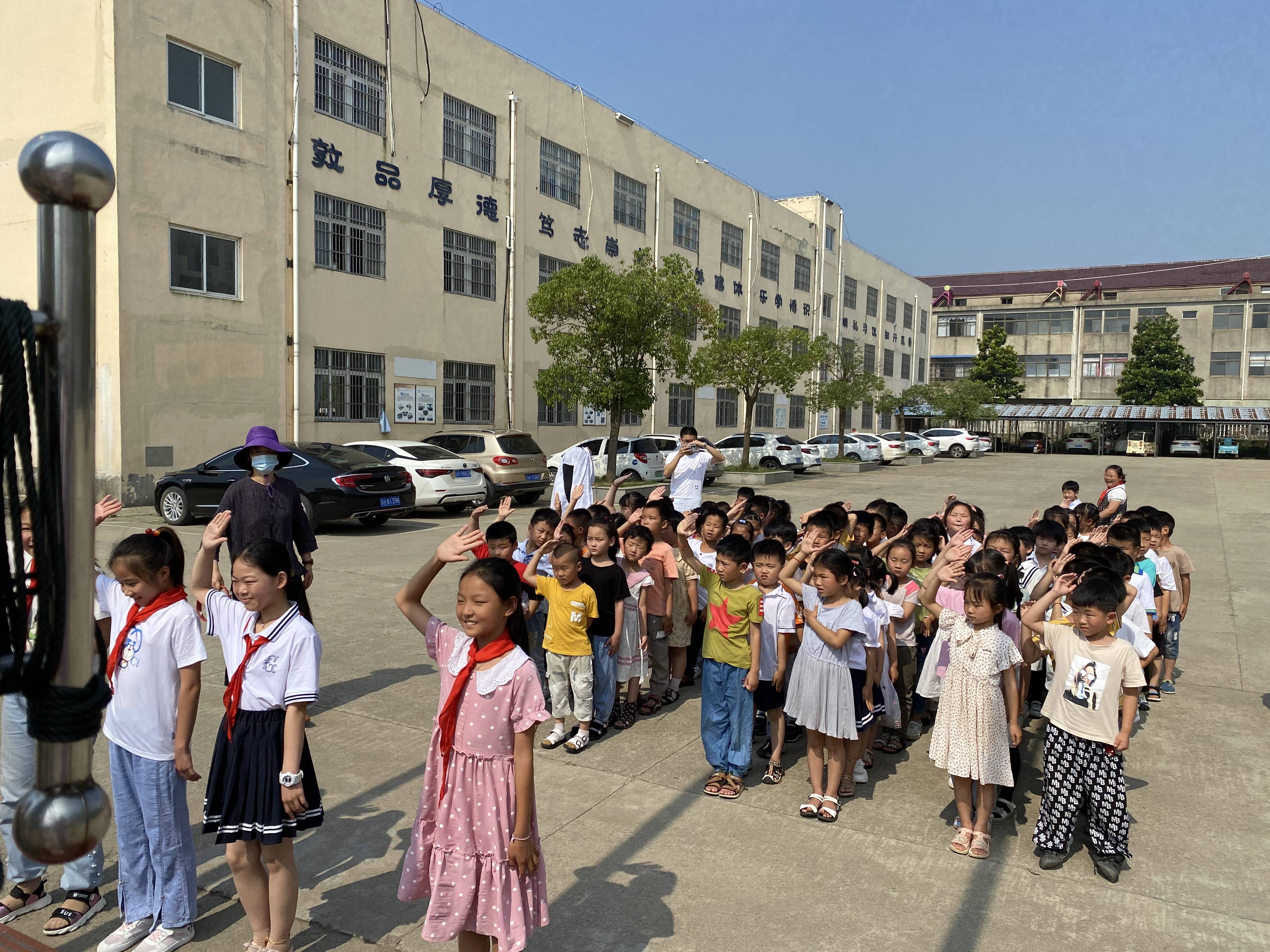 你好,小学!——盱眙县铁佛镇中心幼儿园开展幼儿参观小学体验活动