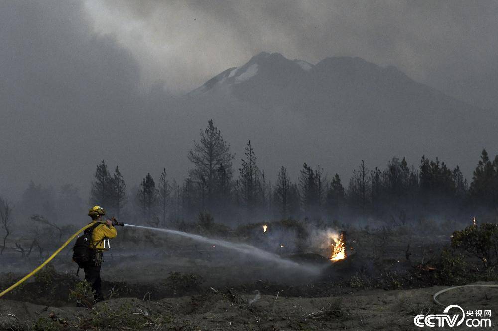 美国高温火上浇油加州再度爆发山火