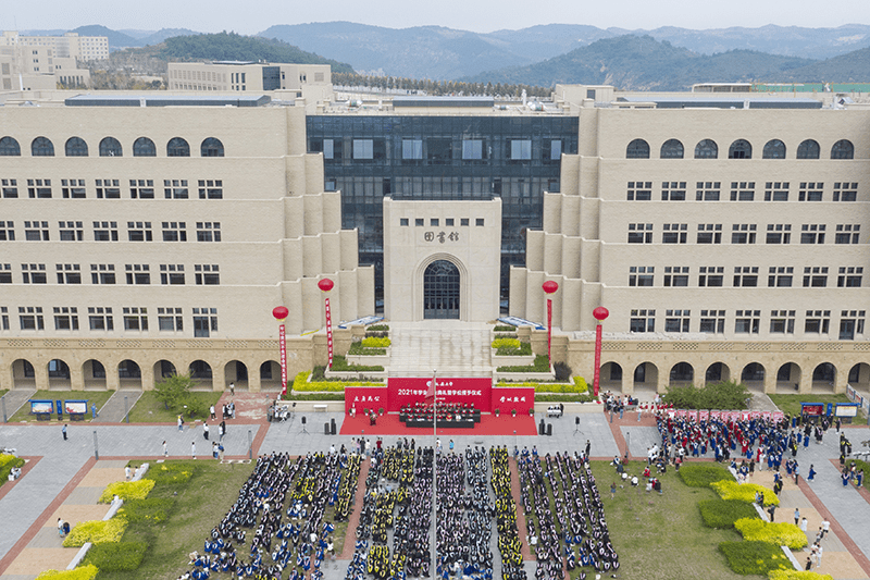 延安大学举行2021届学生毕业典礼暨学位授予仪式
