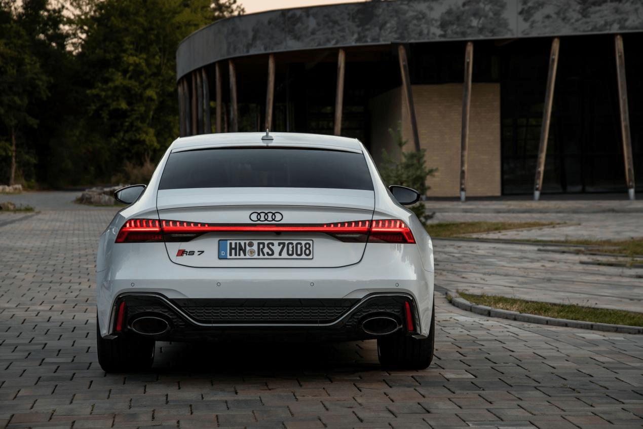 全新奥迪rs7 sportback上市即成焦点,颜值,性能,操控一个都不能少!