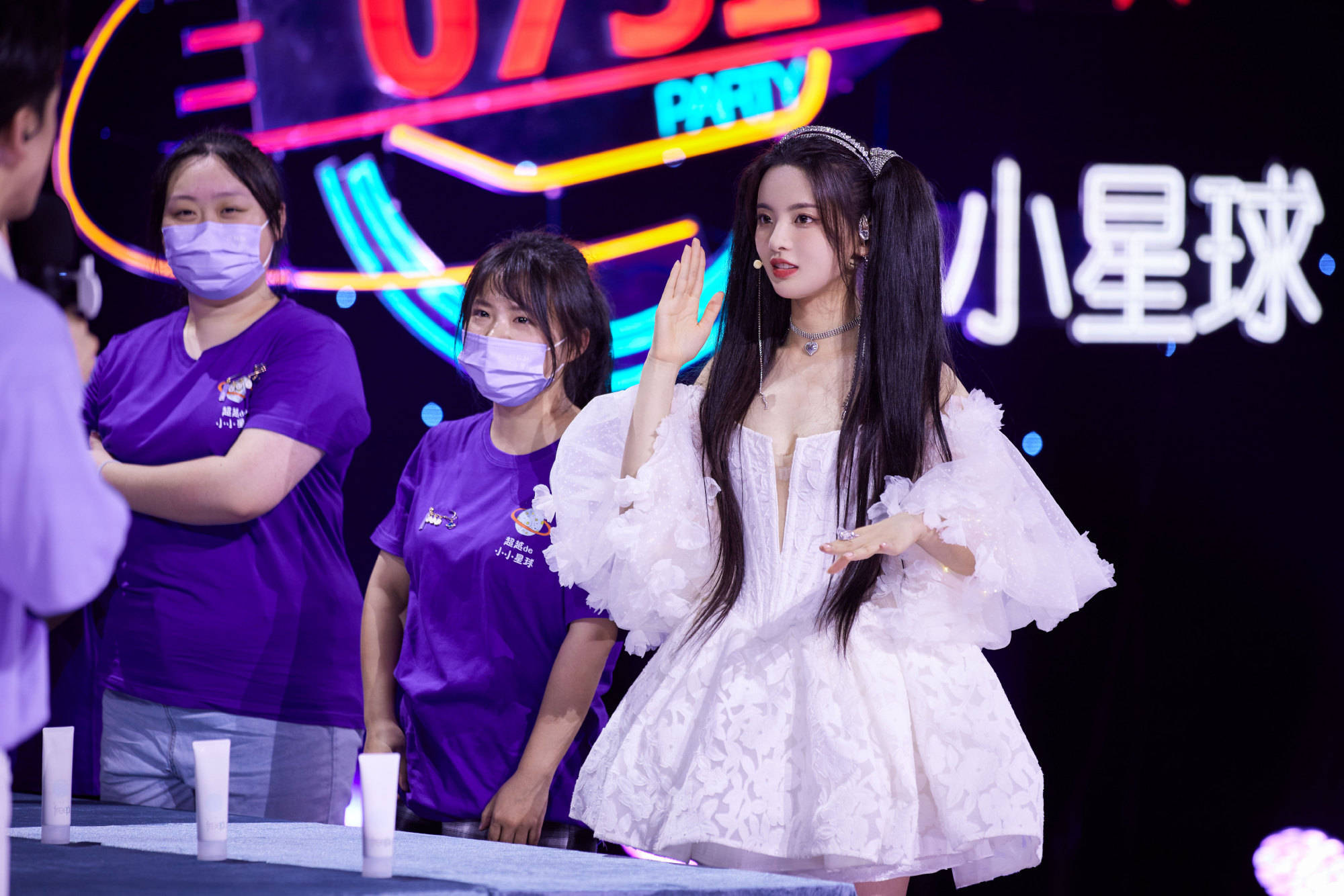 杨超越梦幻星球公主造型释出 白蕾丝蓬蓬裙很少女