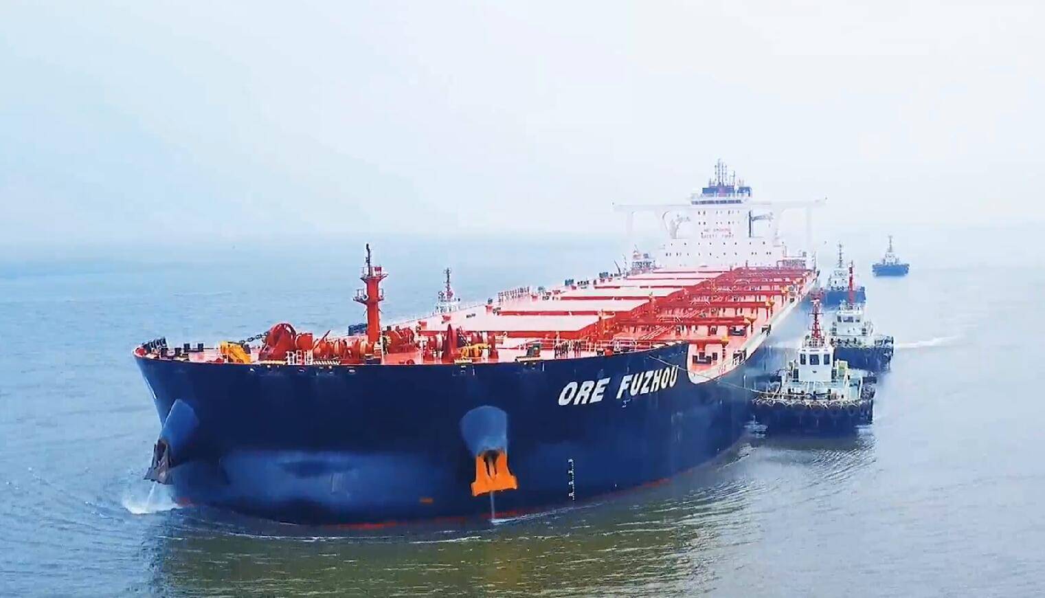 "烟花"过后青岛航标处应急抢险,确保30万吨巨轮顺利进港靠泊