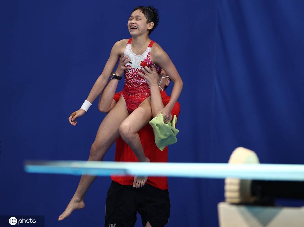 2020东京奥运会跳水女子10米台决赛:全红婵夺冠