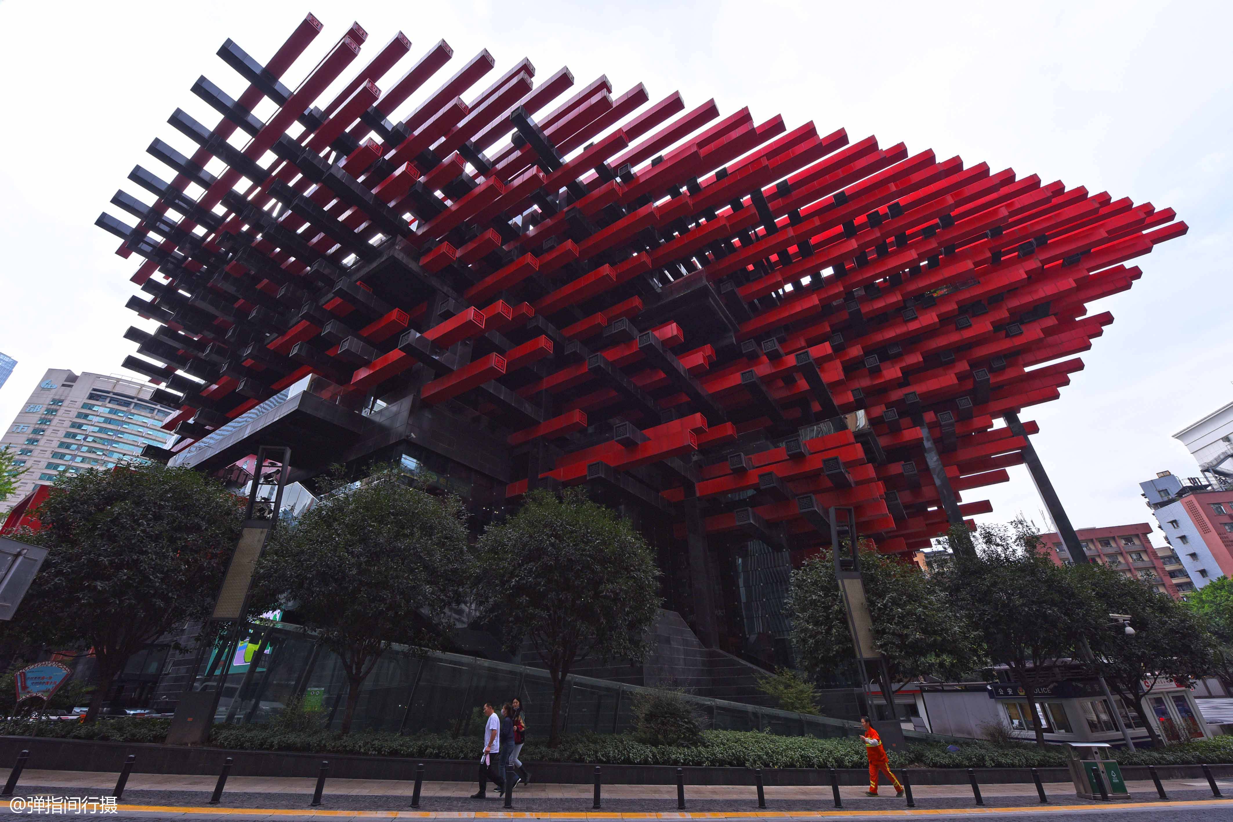 重庆奇特的"网红建筑,建于士绅私宅之上,外观插满"筷子"