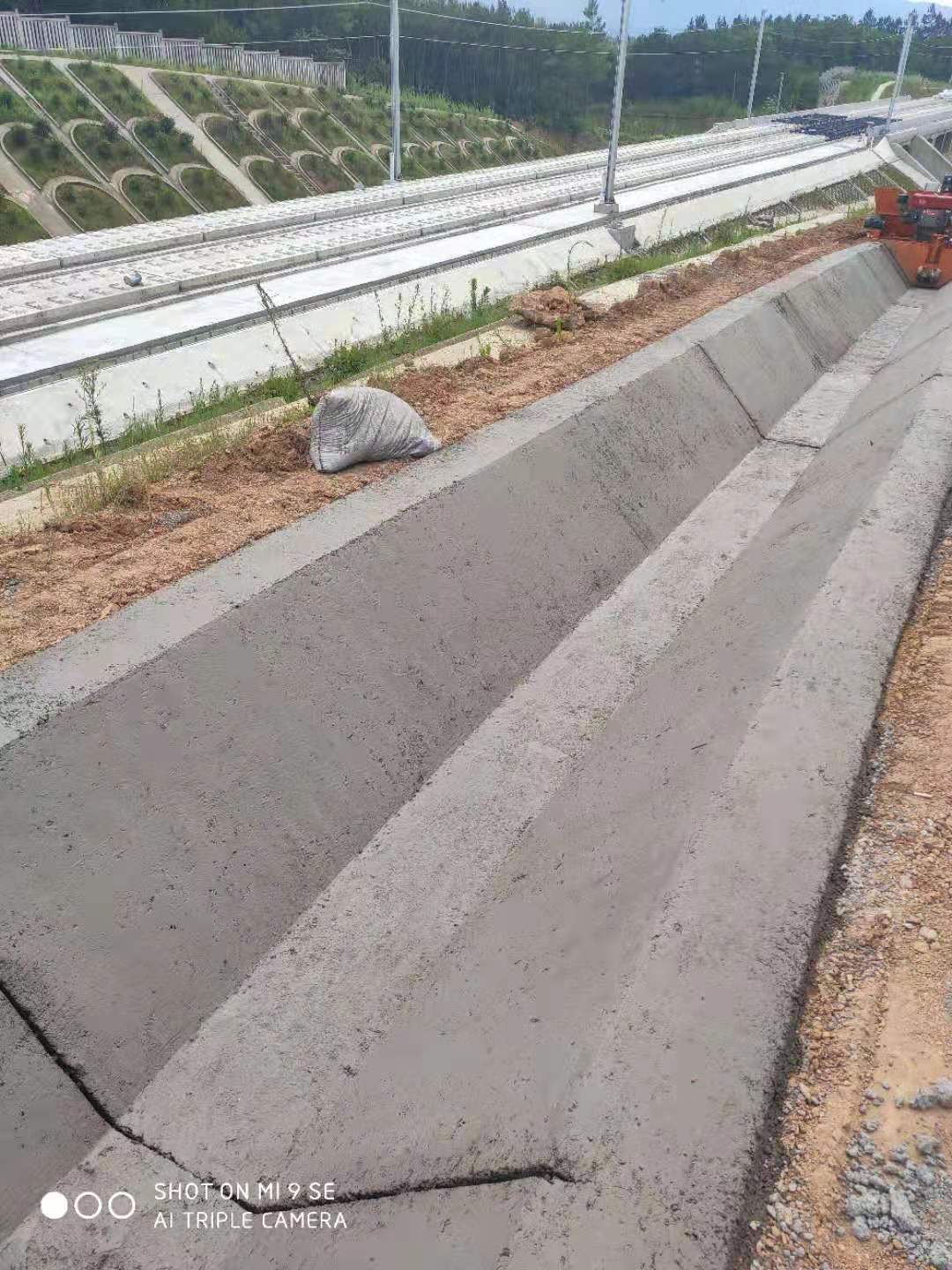 矩形公路边沟成型机三面一体浇筑成型要的就是这速度