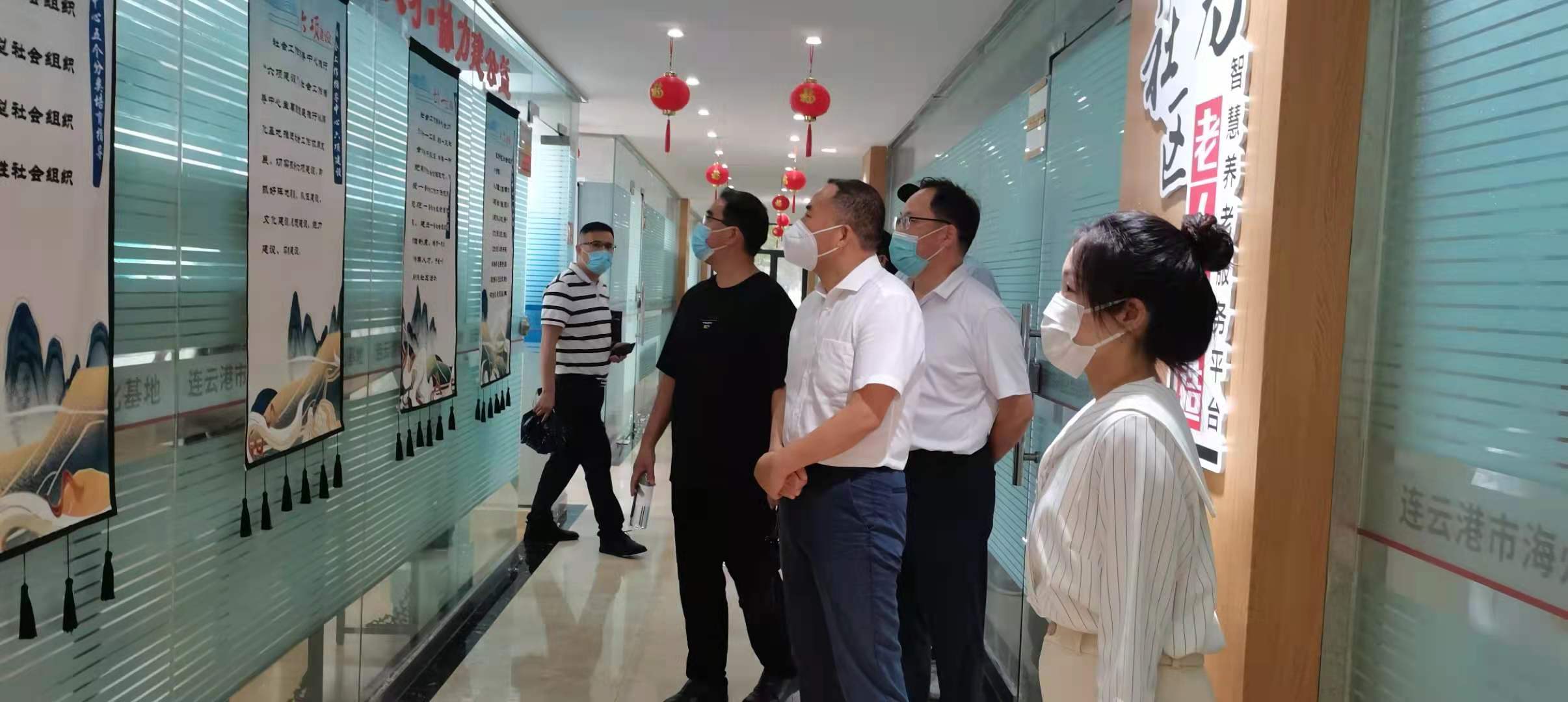 连云港市民政局许明卞宝秀一行参观海州区社会组织孵化基地