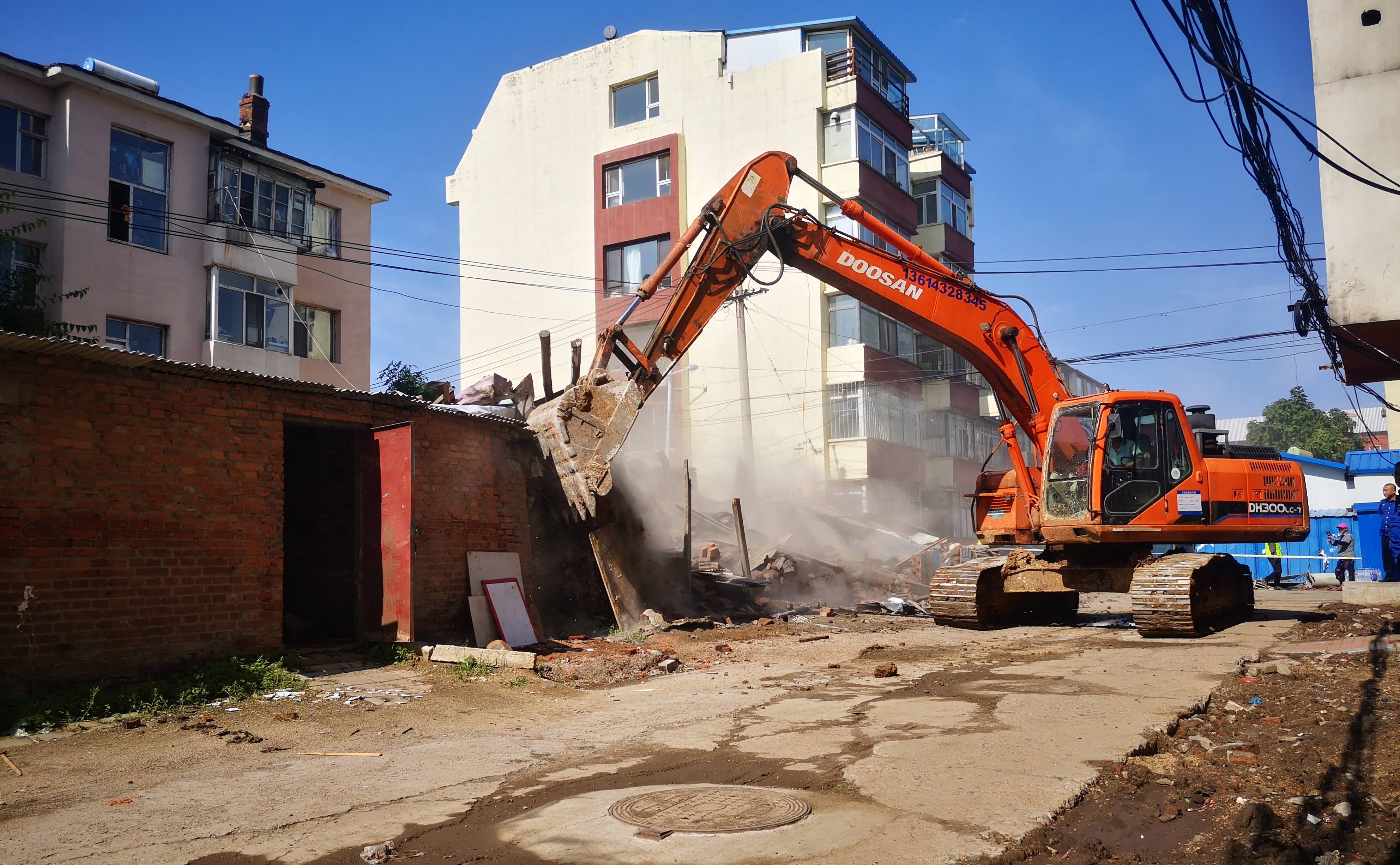 龙潭街道:拆除违章建筑 构建平安龙潭