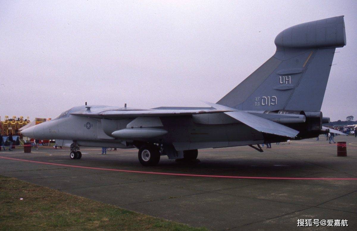 f-111"土豚"多用途中距离战斗轰炸机图片集