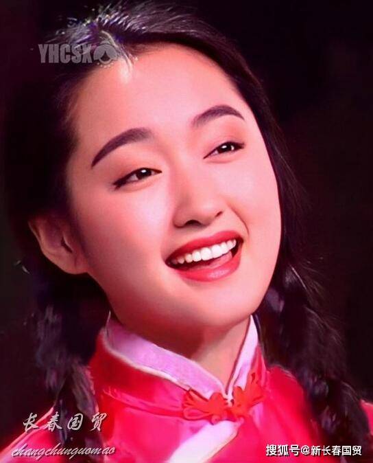 杨钰莹28年前旧照曝光,清纯俊美气质婉约