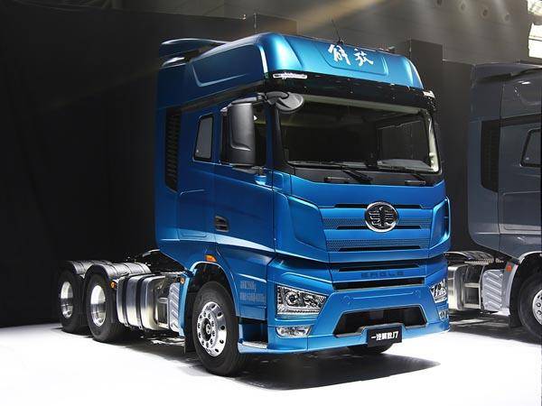 解放j7为何能够比肩进口车?看看这些配置你就懂了——