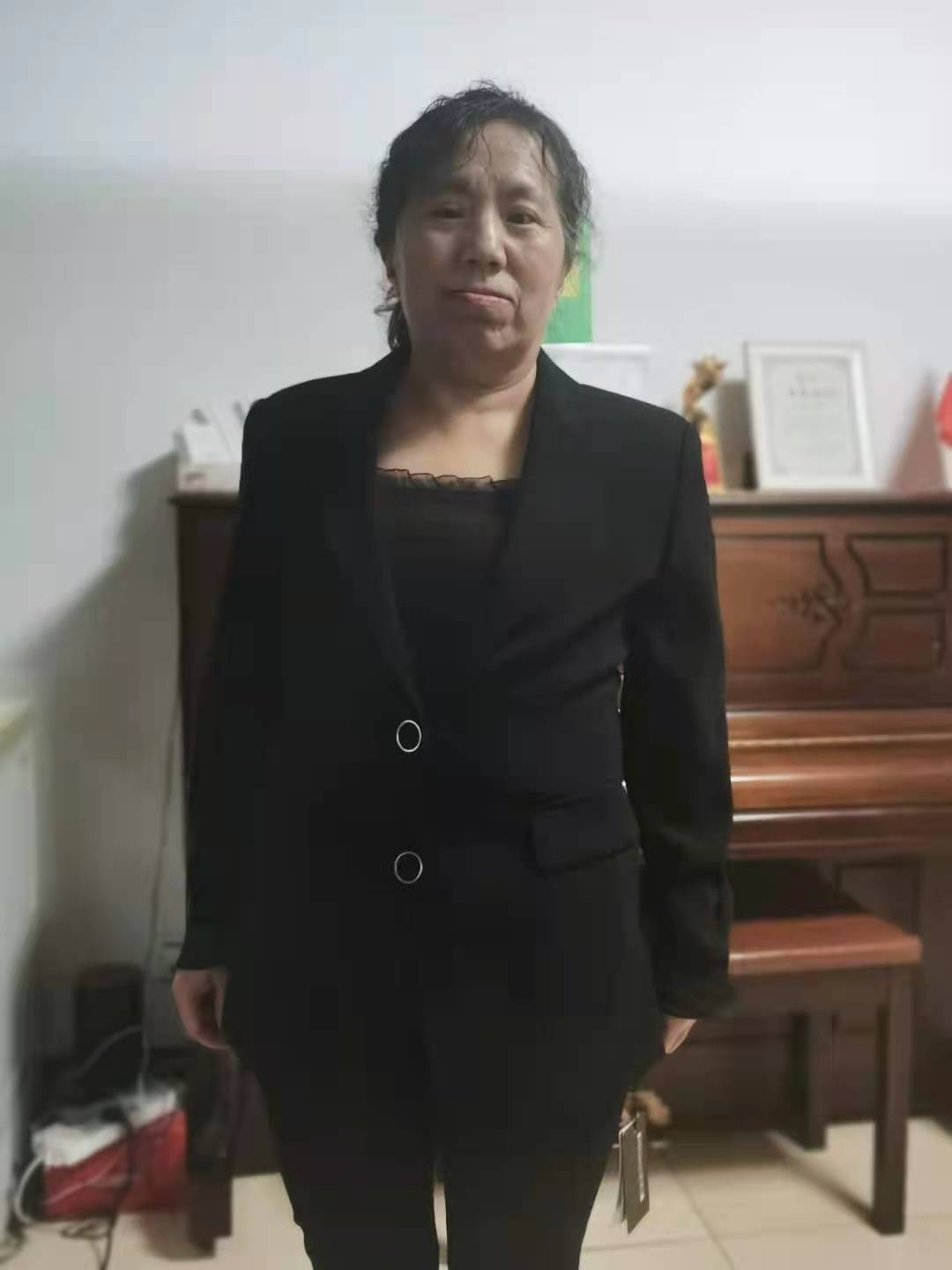 呼和浩特市副市长,市委副书记,现经过新一任领导选举,张清同志当选为