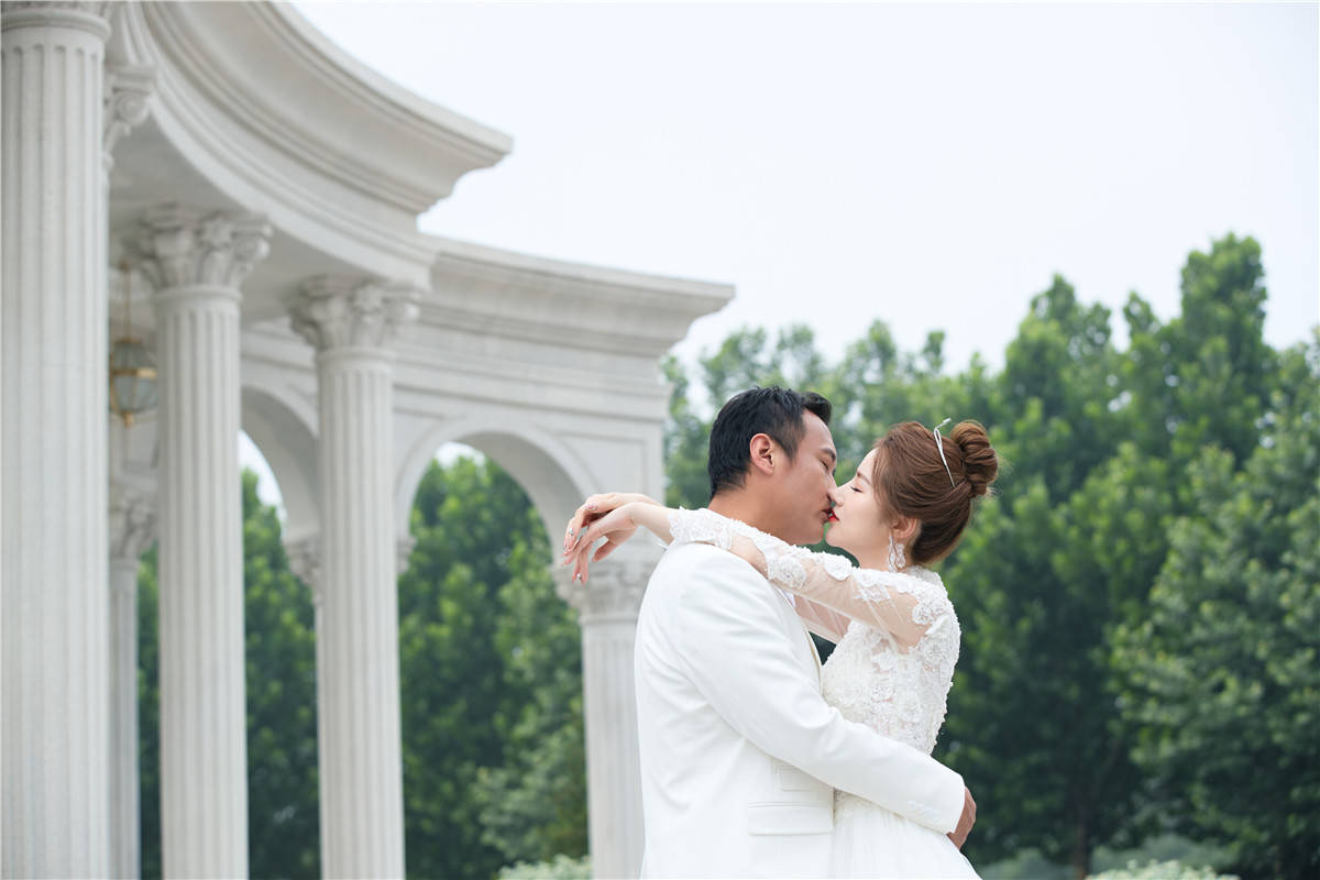 蘑菇王骞钤秀恩爱徐云龙大婚新娘貌美如花徐云龙和妻子王骞钤都是爱心