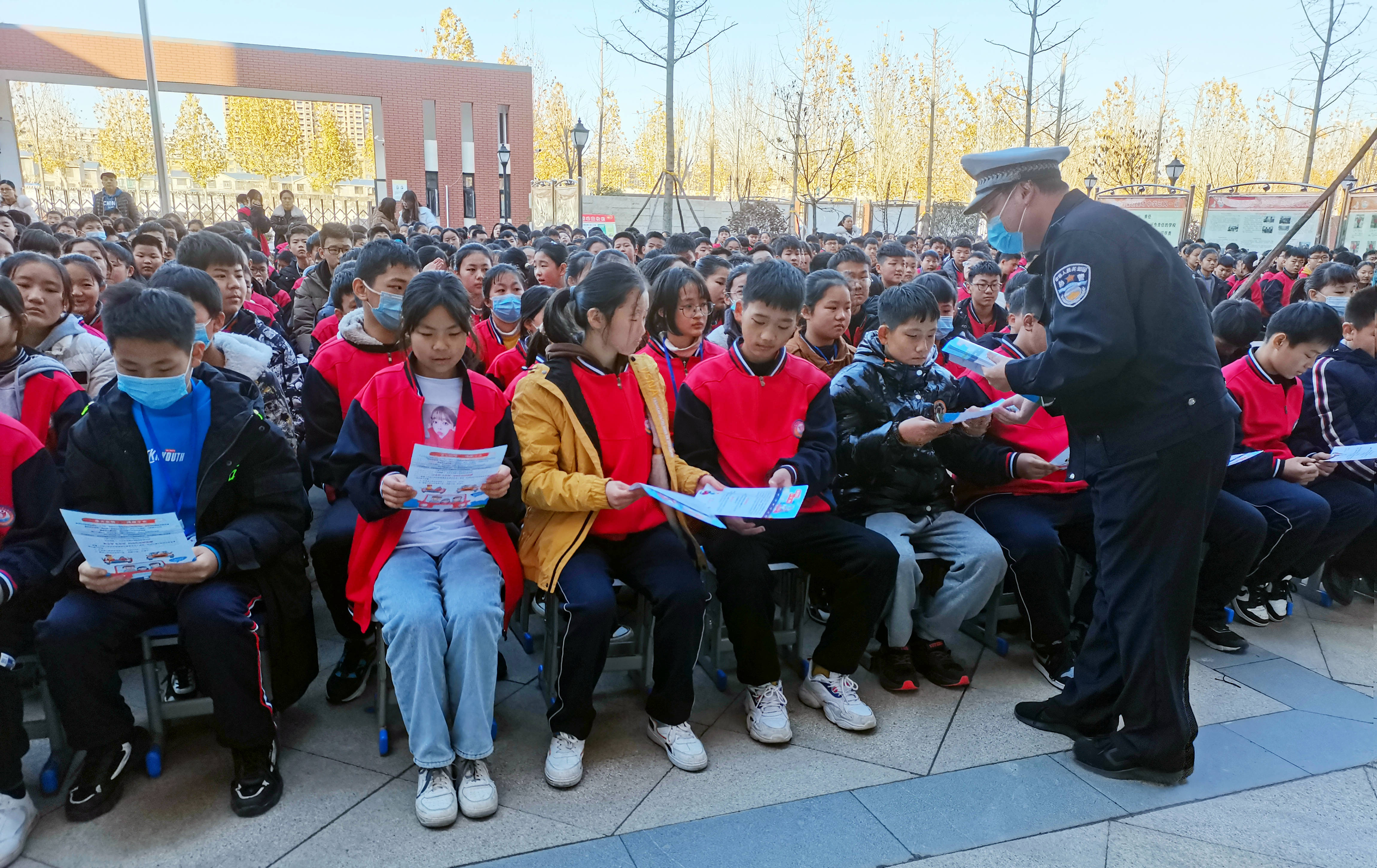 河南滑县:交通安全知识进校园_活动_马朝刚_手势