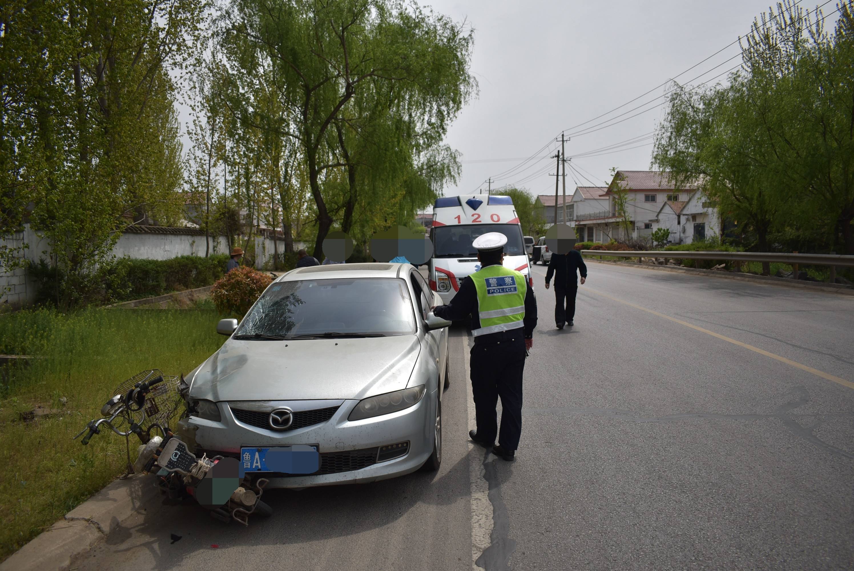 莒南交警启动道路交通事故社会救助基金为生命急救打开绿色通道