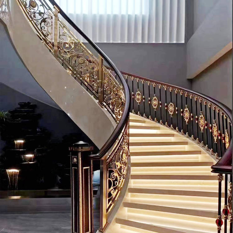 别墅铜楼梯扶手质地自然独特,色彩柔和,脚感,冬暖夏凉,是纯天然绿色