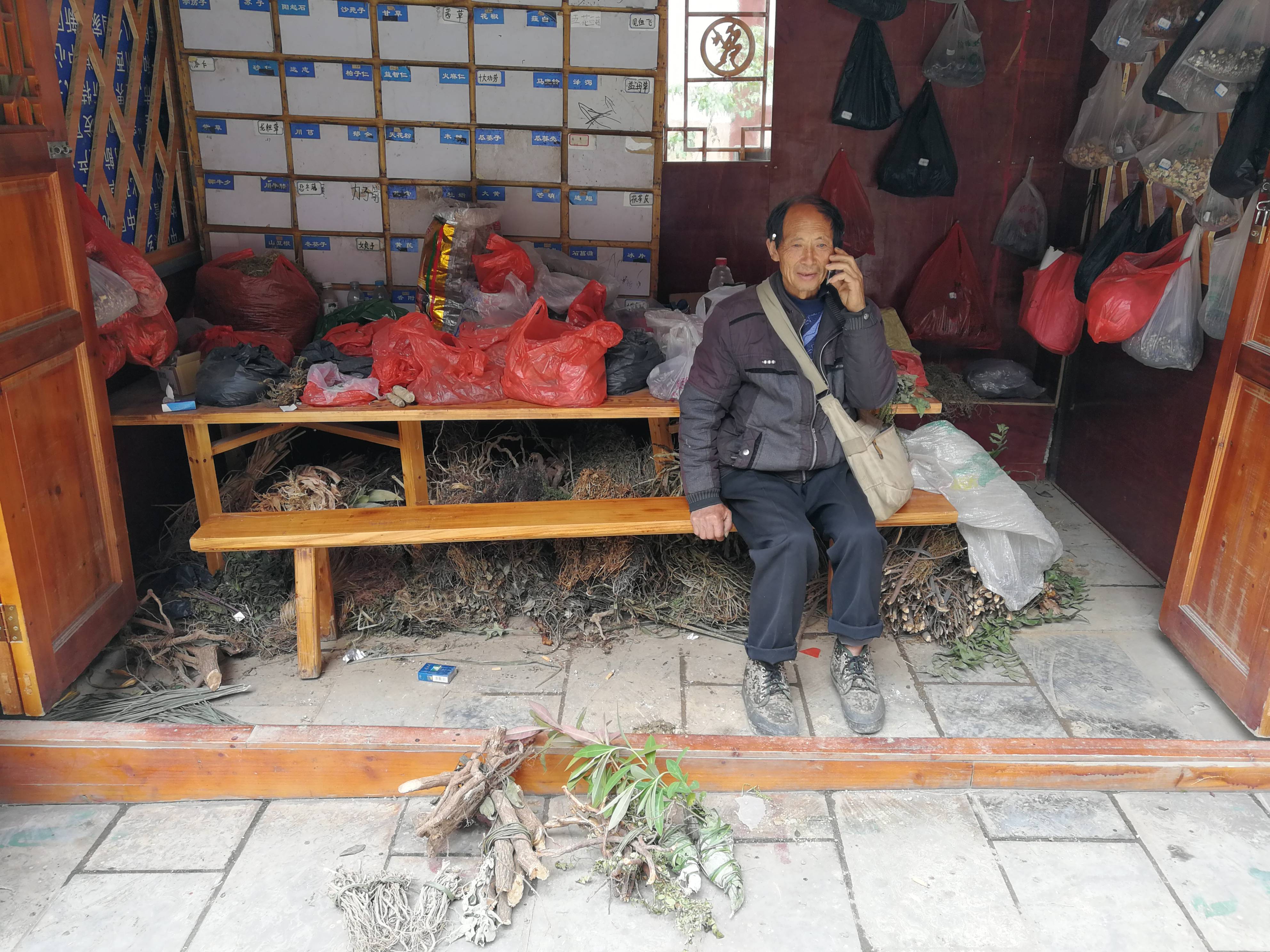 虚心竹有垂头叶 傲骨梅无仰面花 ——寻访黔东南民间用药经历 凯里 唐欿