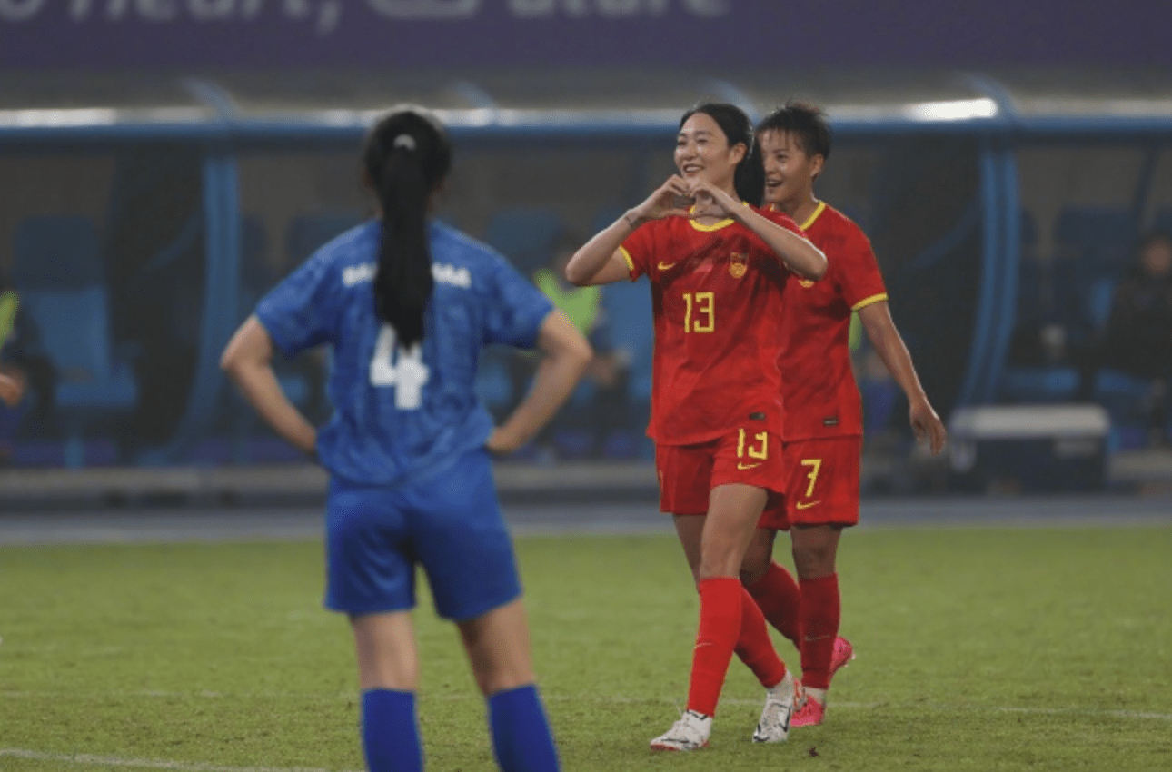 太嗜杀了！王霜独进5球，中国女足16-0大胜蒙古，是对肯定错？