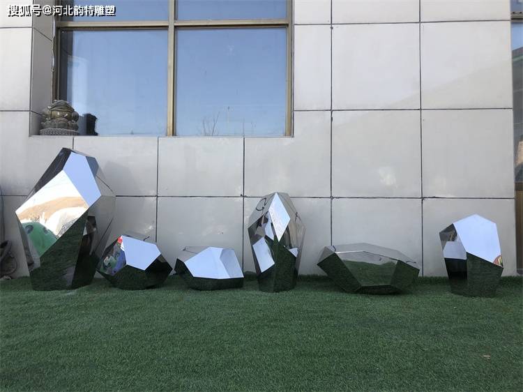 几何不锈钢石头雕塑