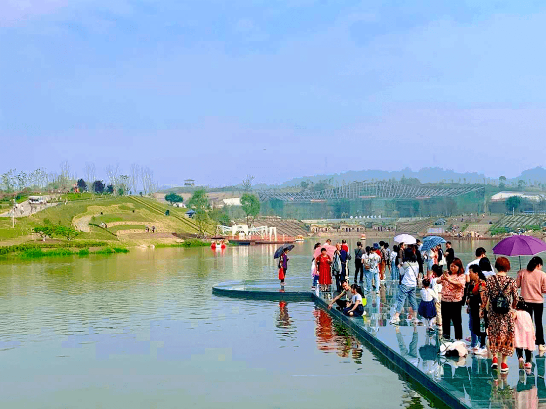 湖光潋滟,花团锦簇 ▲意境gif图 全龄打卡网红宝藏乐园 在犍为世界