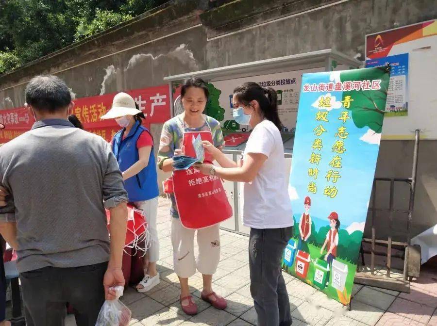 新时代文明实践 | 志愿者垃圾分类宣传,天下无废关键放对!
