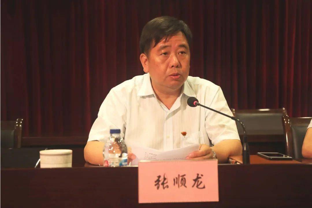 以史鉴今砥砺前行老港镇召开四史学习教育部署推进会