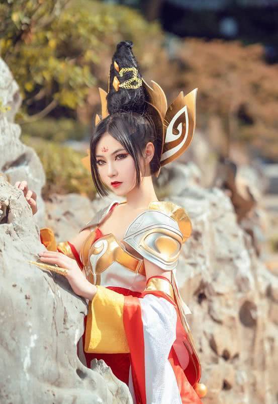 王者荣耀:美姐姐来袭,超飒cos武则天,水友:女王大人!