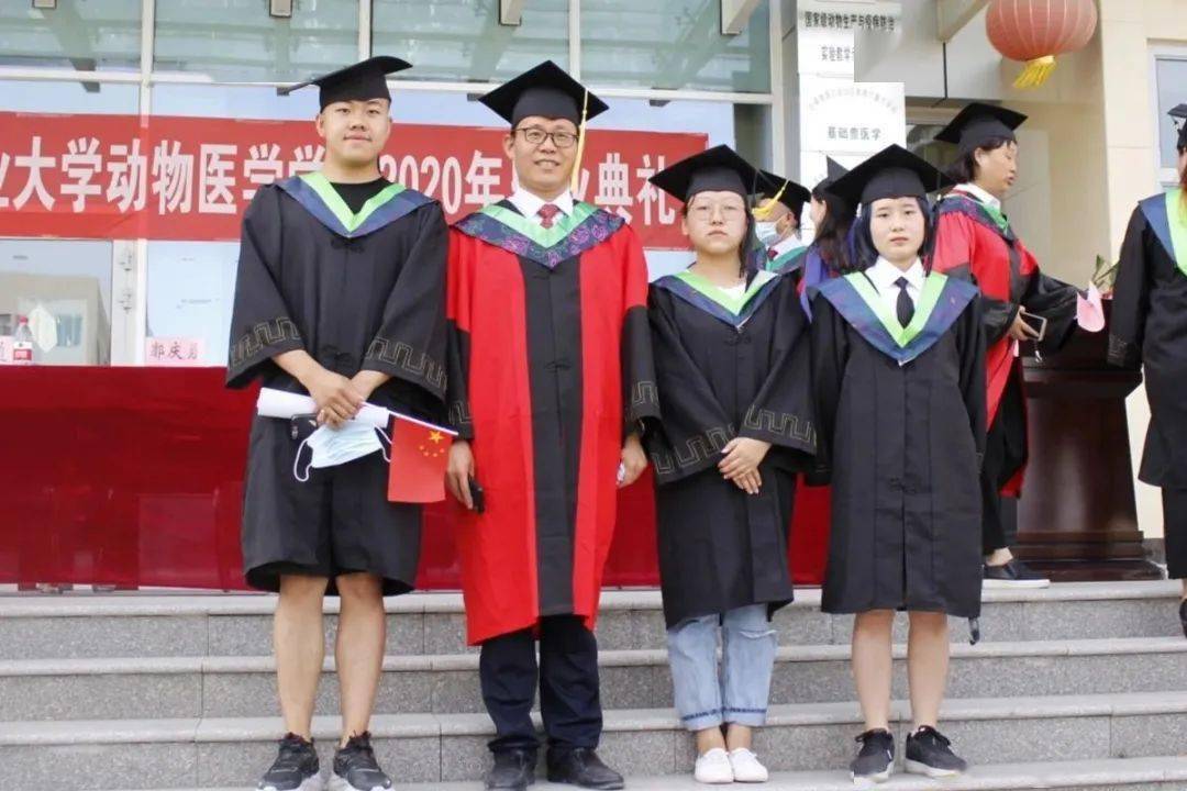 大学怎么当优秀毕业生 ca40a7e7c75b4b8485af474097a913ec.jpeg
