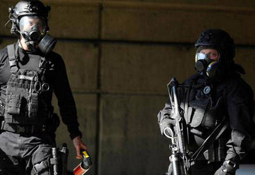 反转!美国大学生被控袭警 视频却拍下他遭警棍殴