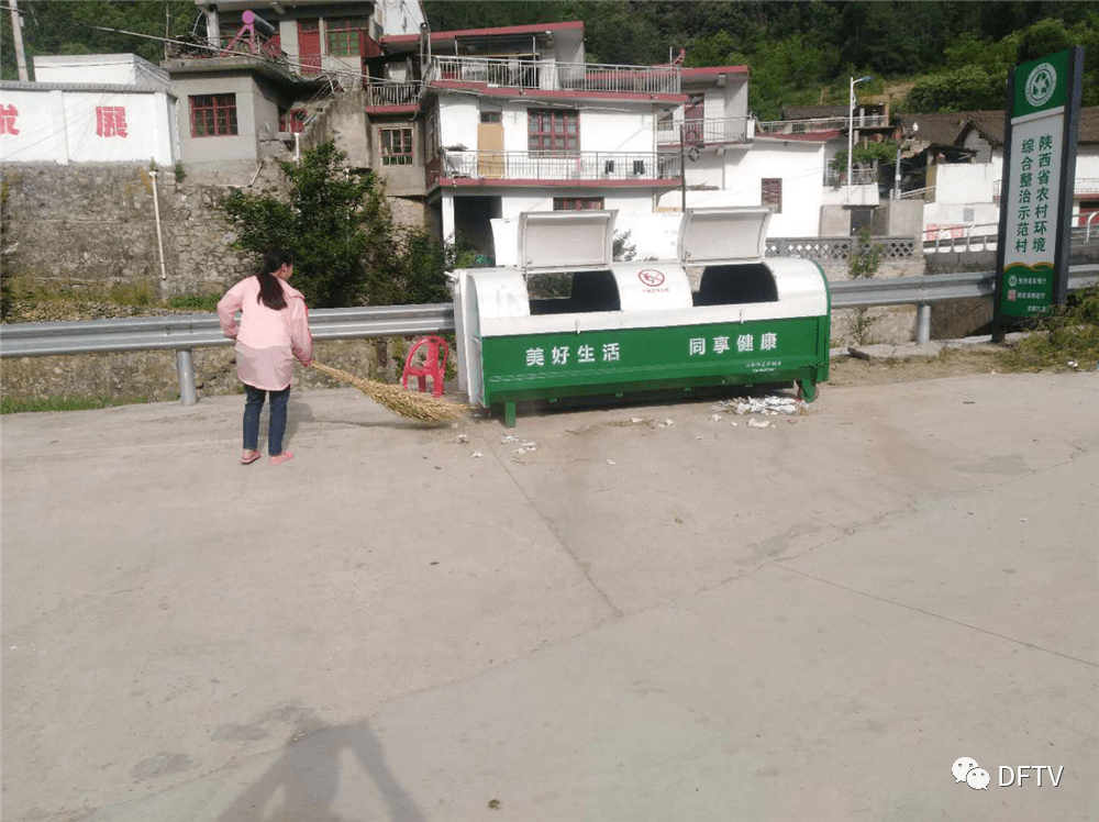 花瓶子镇人口_瓶子素描(2)