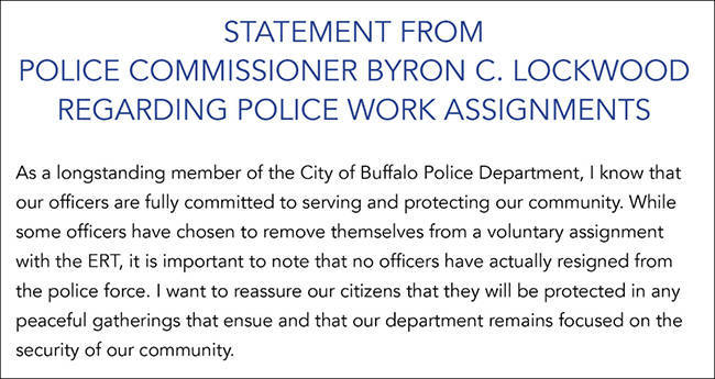 推倒75岁老人的警察被停职后，57名警察一同辞职